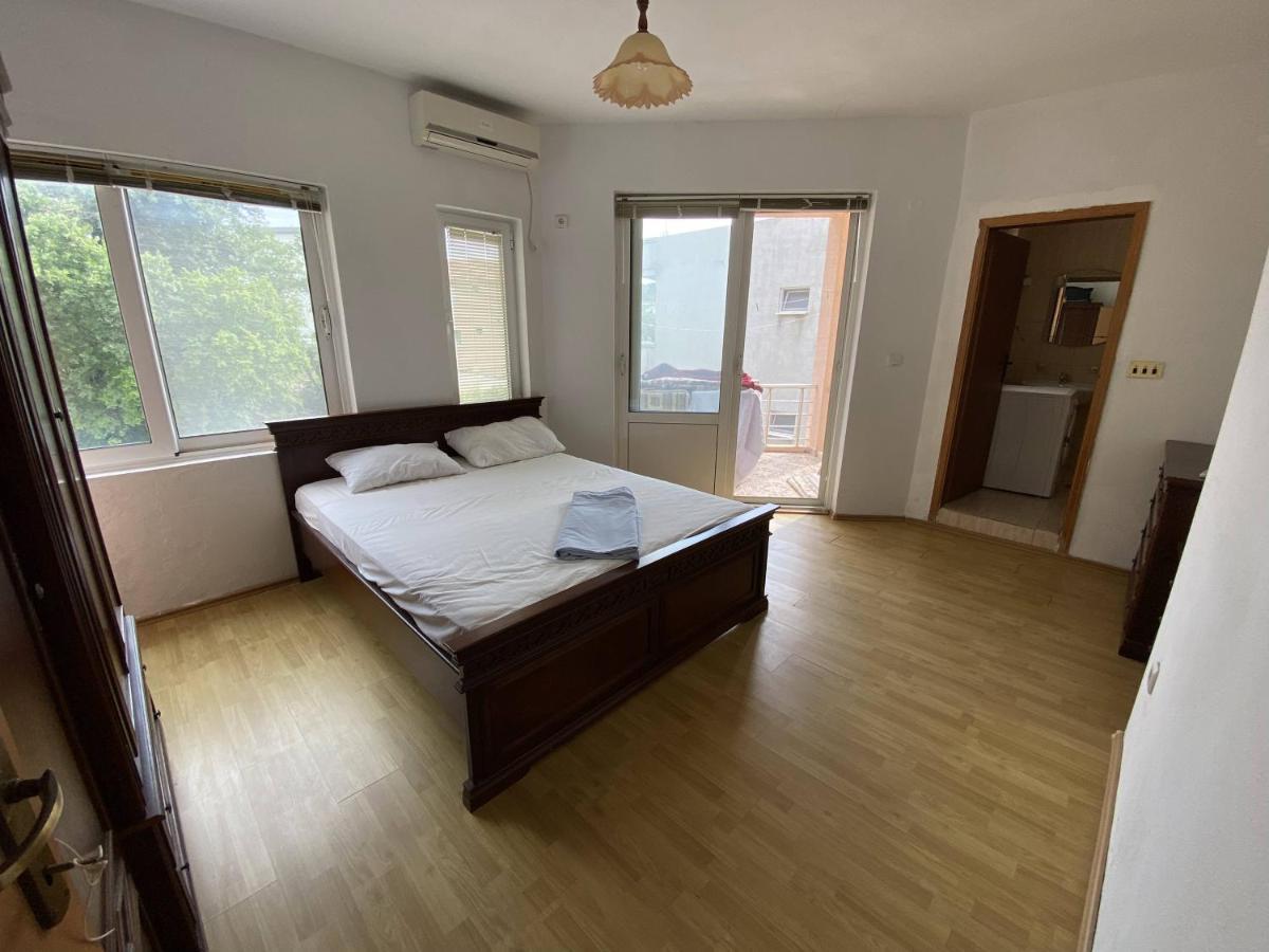 Guest House Koliqi - Hotel & Apartments Ulcinj Bagian luar foto
