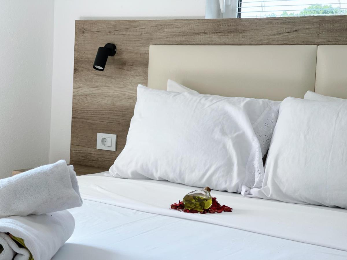 Guest House Koliqi - Hotel & Apartments Ulcinj Bagian luar foto
