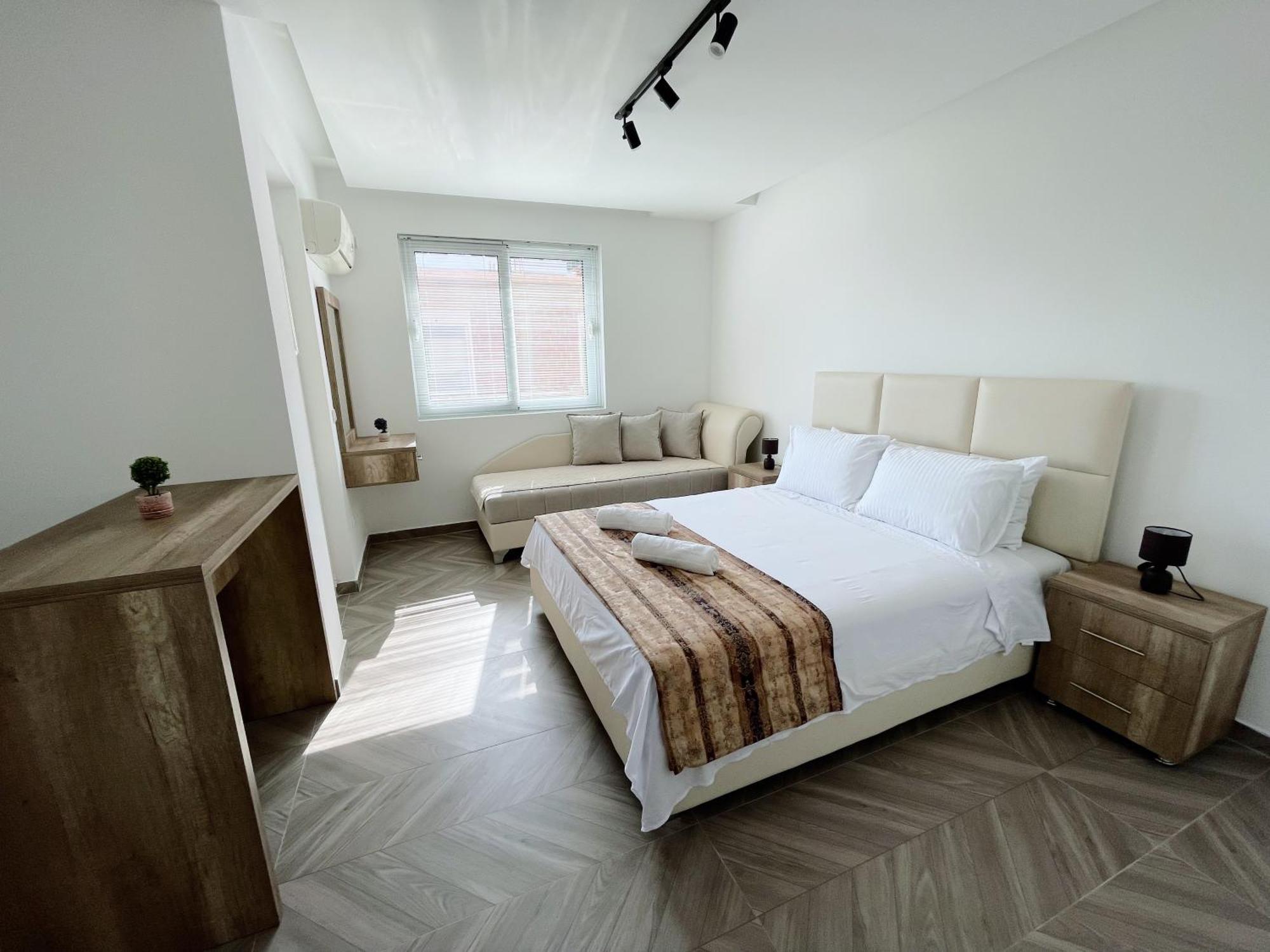 Guest House Koliqi - Hotel & Apartments Ulcinj Bagian luar foto