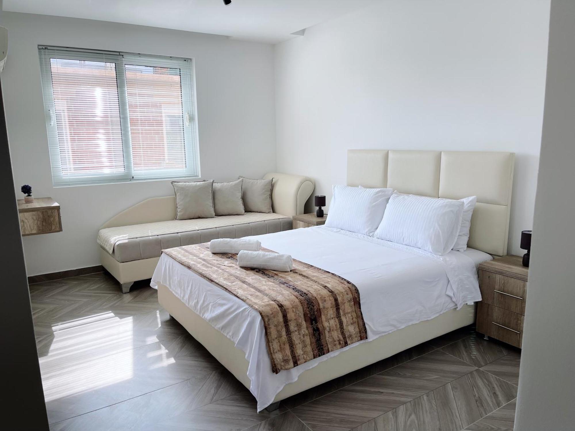 Guest House Koliqi - Hotel & Apartments Ulcinj Bagian luar foto
