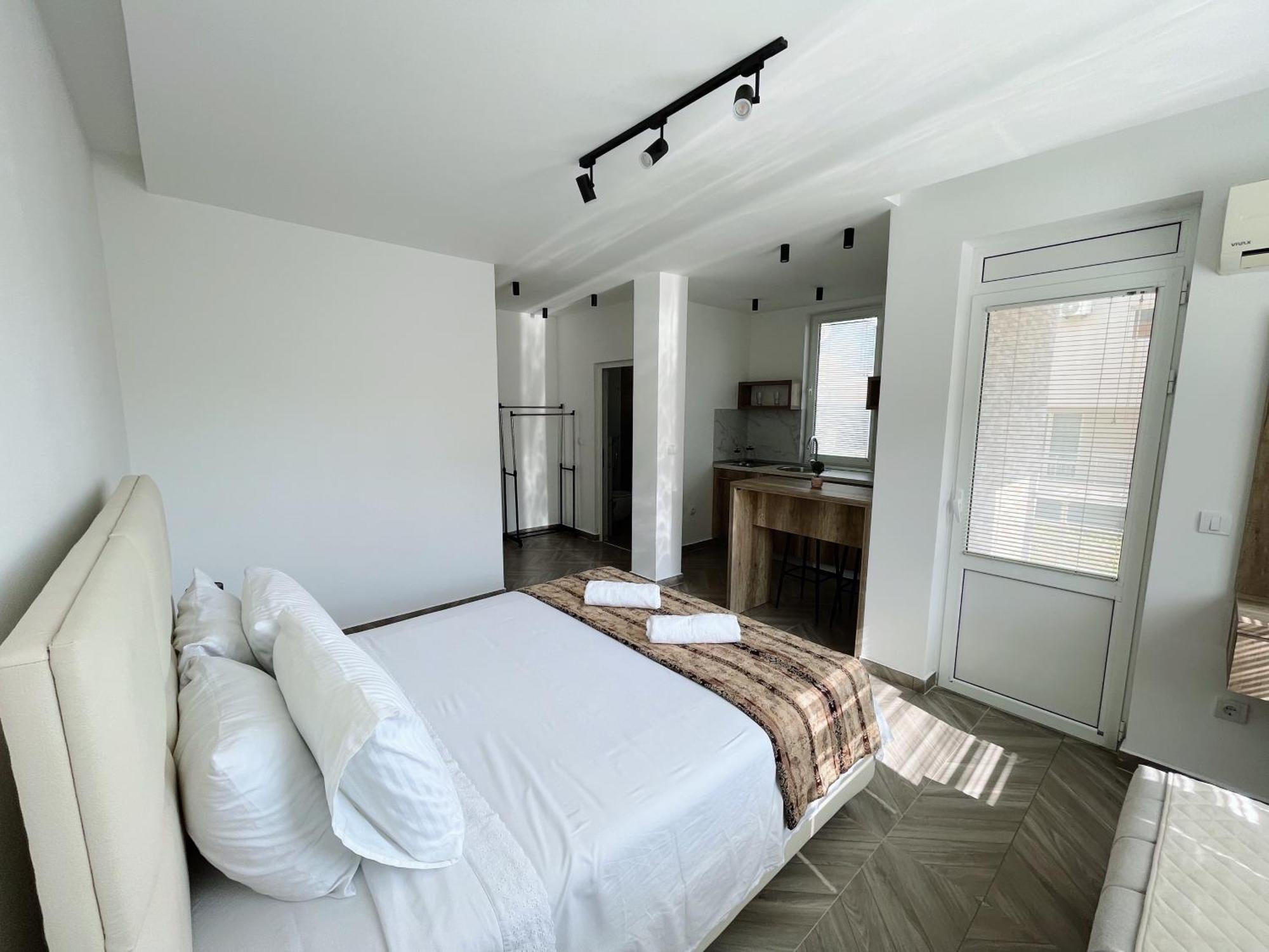 Guest House Koliqi - Hotel & Apartments Ulcinj Bagian luar foto