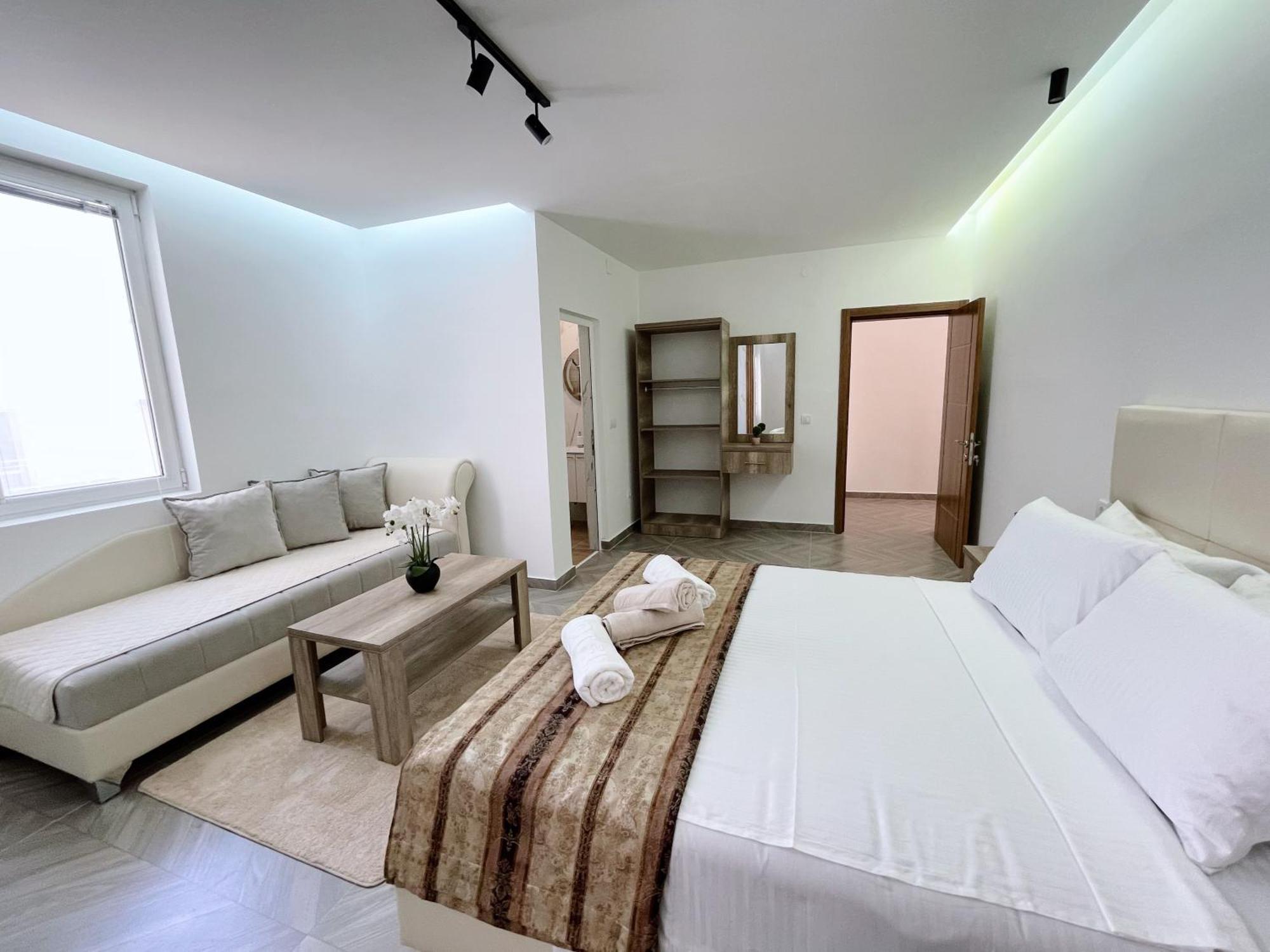 Guest House Koliqi - Hotel & Apartments Ulcinj Bagian luar foto