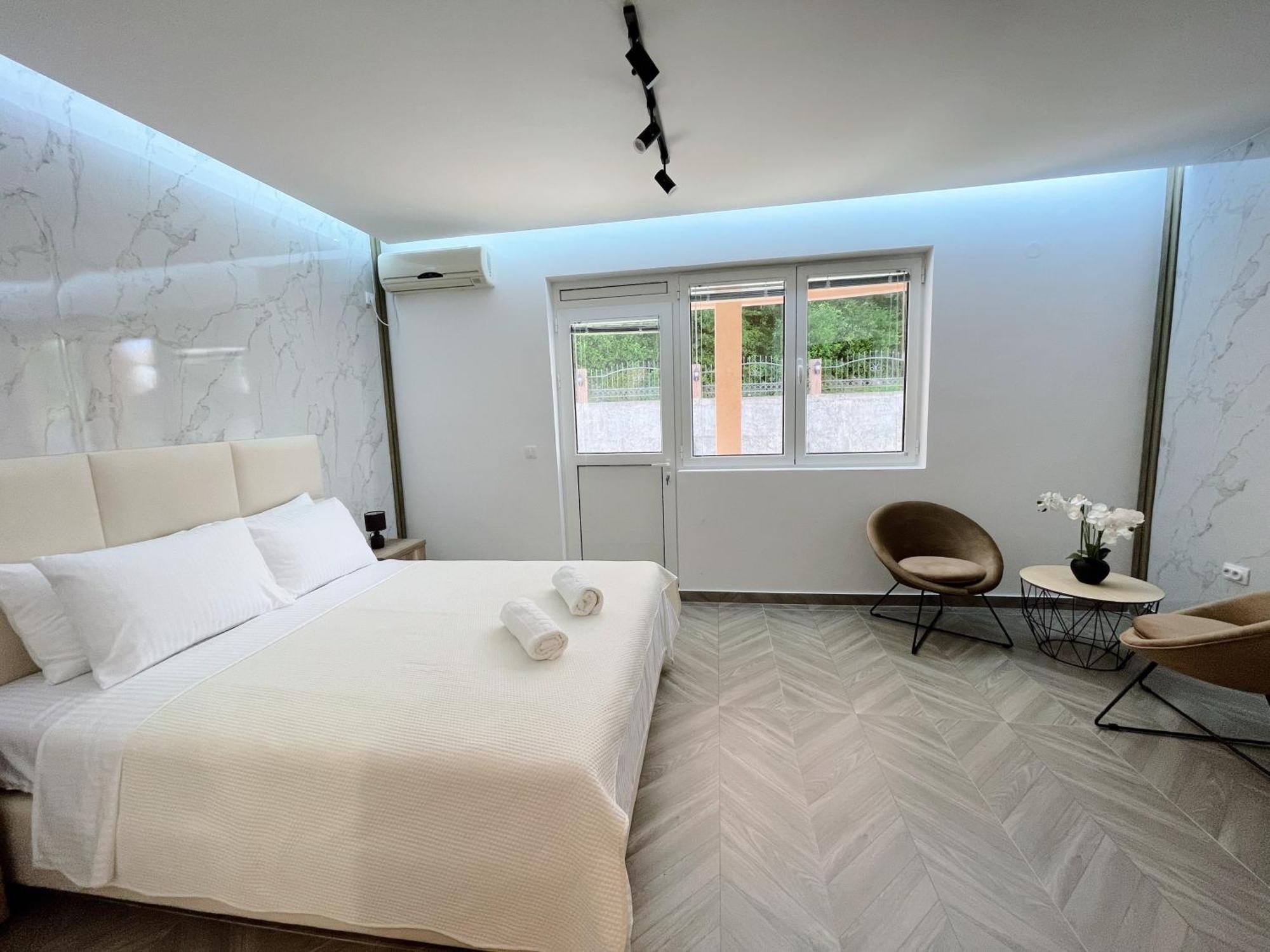 Guest House Koliqi - Hotel & Apartments Ulcinj Bagian luar foto